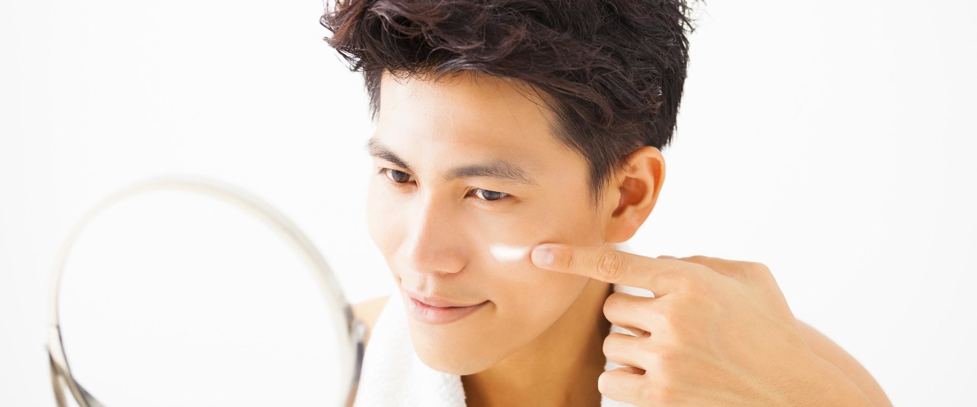 The Benefits of Oil Cleansers for Men's Skincare